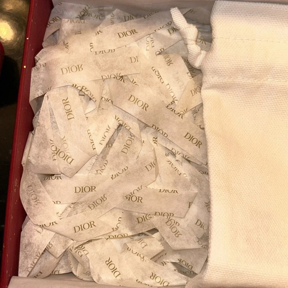 Dior gift box w/ ribbon and Dior card and gift bag - Picture 6 of 6